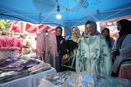 Penasihat Dharma Wanita Persatuan (DWP) Provinsi DKI Jakarta, Hani Pramono, meninjau langsung kegiatan Safari Ramadan