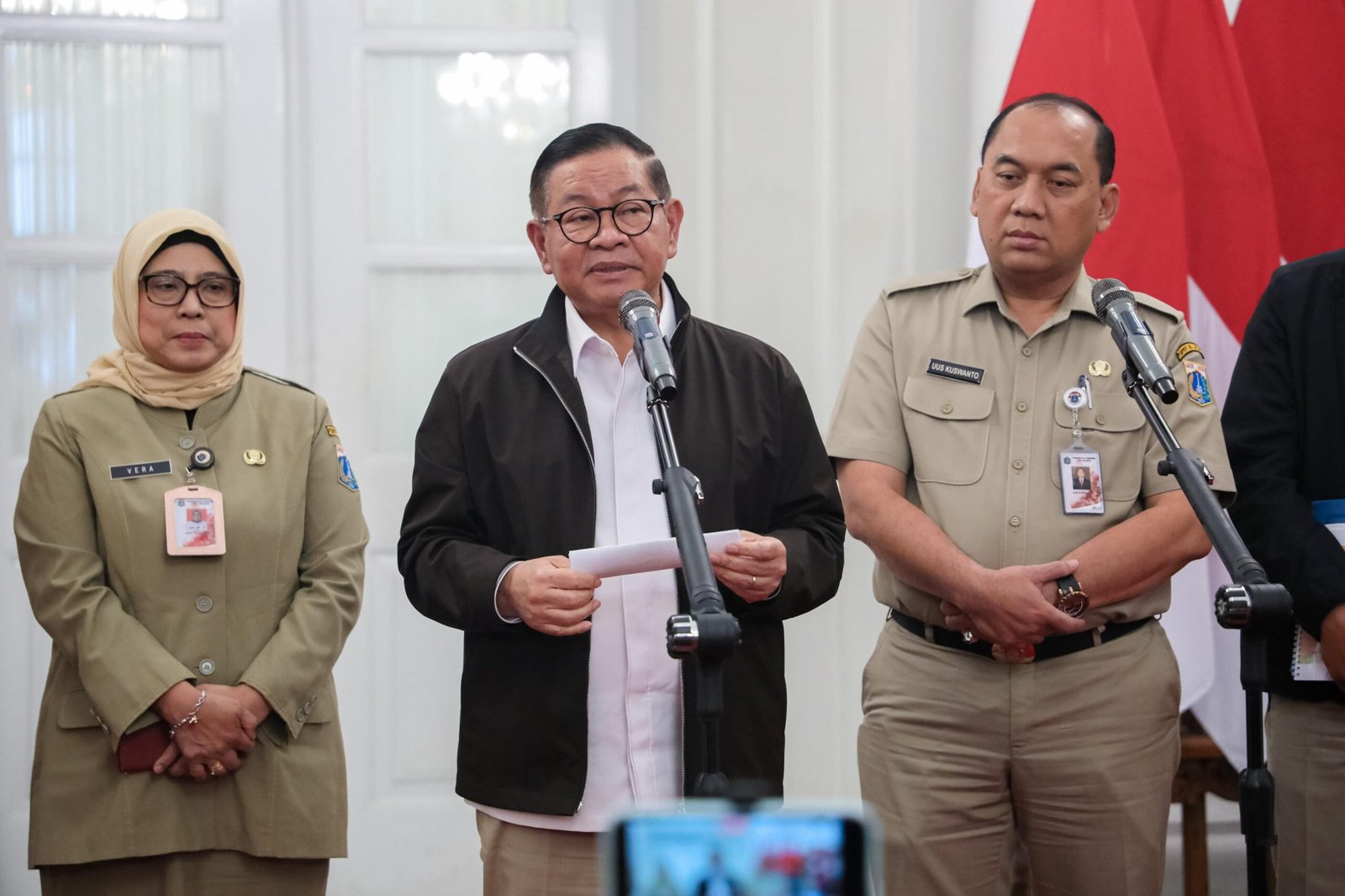 Gubernur DKI Jakarta, Pramono Anung, membahas tiga isu strategis dalam rapat terbatas (ratas) di Balai Kota Jakarta