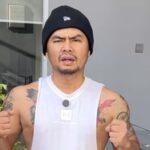 Foto: Komedian Wendi Cagur tengah menjalani prosedur transplantasi rambut menjadi sasaran "roasting" rekan selebritas lainnya. (Tangkap Layar Instagram @wendicagur)