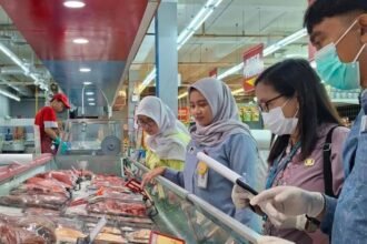 Suku Dinas Ketahanan Pangan, Kelautan dan Pertanian (KPKP) Kota Administrasi Jakarta Utara memperketat pengawasan pangan segar