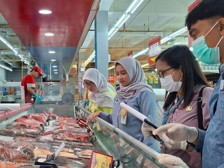 Suku Dinas Ketahanan Pangan, Kelautan dan Pertanian (KPKP) Kota Administrasi Jakarta Utara memperketat pengawasan pangan segar