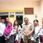 Foto: Gubernur DKI Jakarta, Pramono Anung, Perumda Dharma Jaya, BAZNAS (BAZIS) DKI Jakarta, bersama warga dalam program bedah rumah. (Istimewa)
