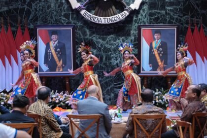 Gubernur DKI Jakarta, Pramono Anung menyambut para delegasi World Engineering Day (WED) 2026 dalam jamuan makan malam di Balai Agung
