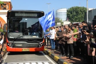 Gubernur DKI Jakarta, Pramono Anung, meresmikan layanan Transjabodetabek rute Blok M–Bandara Soekarno-Hatta (SH2) di Terminal Blok M Jalur 6