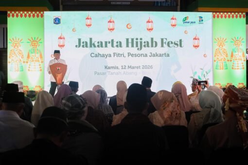 Gubernur DKI Jakarta, Pramono Anung, menghadiri Jakarta Hijab Fest 2026 bertema “Cahaya Fitri, Pesona Jakarta” yang digelar di Pasar Tanah Abang Blok B, Jakarta Pusat, Kamis (12/3/2026).