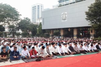 Pemprov DKI Jakarta menegaskan larangan penggunaan kendaraan dinas saat Lebaran. Pelanggaran akan dikenai sanksi sesuai aturan yang berlaku.