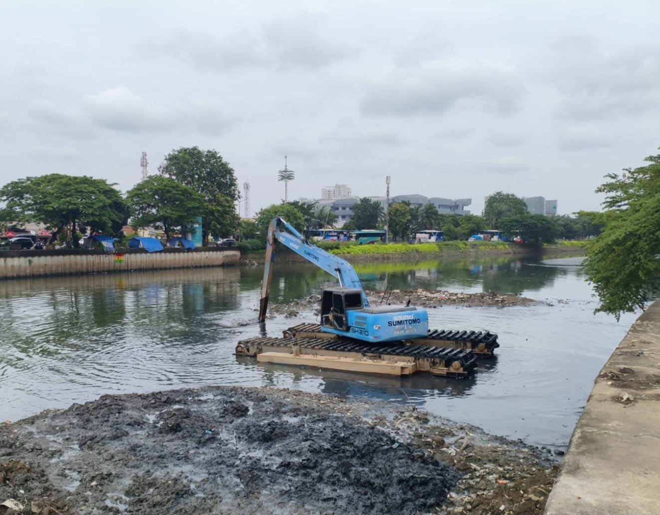 Pemerintah Provinsi (Pemprov) DKI Jakarta melalui Dinas Sumber Daya Air (SDA) terus menyiagakan pompa dalam menghadapi potensi banjir di tengah kondisi cuaca ekstrem.