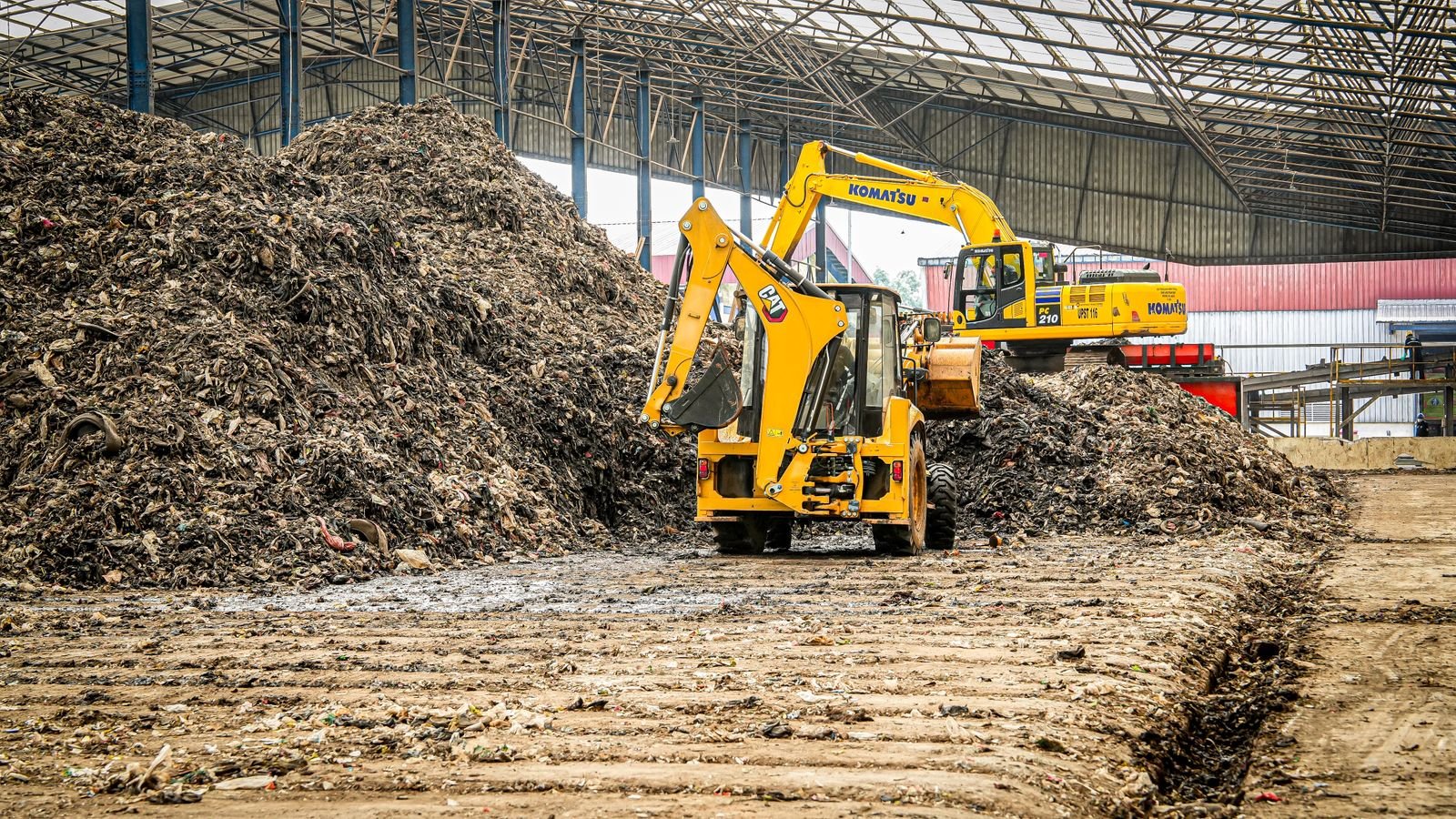 Kementerian Lingkungan Hidup menegaskan komitmennya dalam penegakan hukum terhadap pengelolaan sampah yang tidak sesuai perundang-undangan.