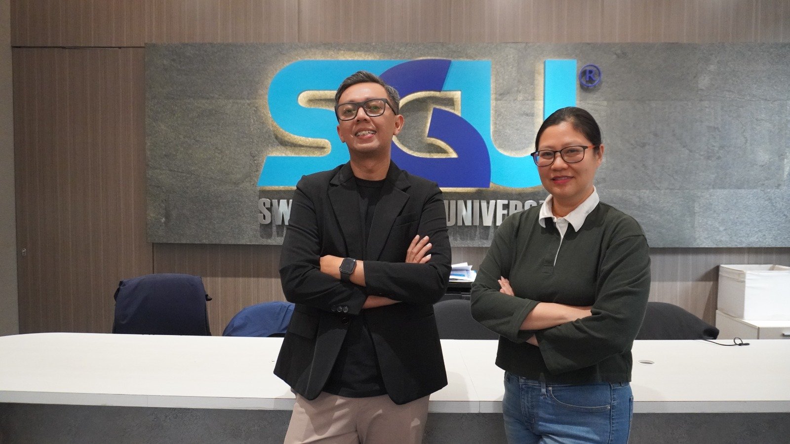 Foto: Dua peneliti Swiss German University (SGU), Assoc. Prof. Dr. Hery Sutanto, S.Si., M.Si. dan Assoc. Prof. Maria Dewi P.T. Gunawan Puteri, M.Sc., Ph.D. masuk dalam jajaran kandidat Ilmuwan Muda Terbaik di Bidang STEM (Sains, Teknologi, Rekayasa, dan Matematika) Tahun 2026. (Istimewa)