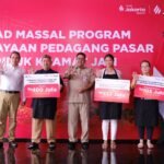Pembiayaan Bank Jakarta membantu pedagang Pasar Induk Kramat Jati mengembangkan usaha. Plafon KUR dan Non-KUR tersedia hingga Rp500 juta.