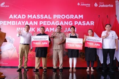 Pembiayaan Bank Jakarta membantu pedagang Pasar Induk Kramat Jati mengembangkan usaha. Plafon KUR dan Non-KUR tersedia hingga Rp500 juta.