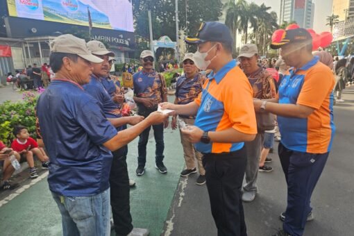 Dishub DKI Jakarta mempercepat HBKB hingga pukul 09.00 WIB dan membagikan masker kepada warga sebagai antisipasi dampak abu vulkanik.