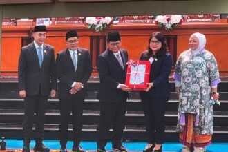 Pemprov DKI Jakarta memastikan tetap memegang saham mayoritas Bank Jakarta dan PAM Jaya jika IPO. Empat Ranperda disiapkan untuk memperkuat tata kelola BUMD dan keuangan daerah.