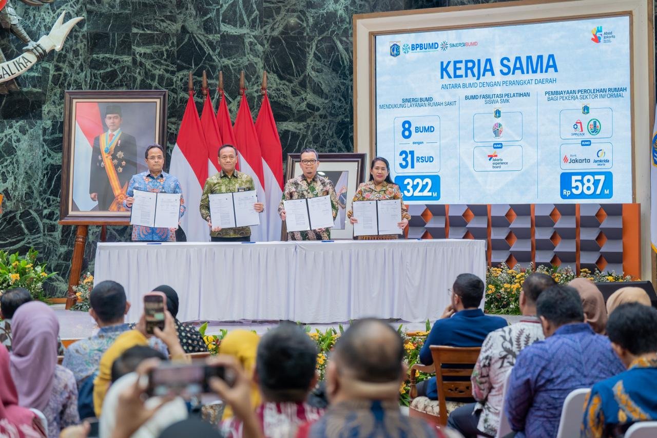 Bank Jakarta menjalin kerja sama strategis senilai Rp5,87 triliun untuk pembiayaan rumah pekerja informal, elektrifikasi Transjakarta, dan pedestrian deck Dukuh Atas.