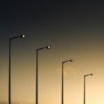 Pengadaan lampu jalan di OKI disorot karena dugaan selisih harga Rp2,18 juta per unit. Dishub OKI diharapkan memberikan klarifikasi.