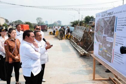 Gubernur Pramono Anung meninjau Jalan Tembus Kelapa Gading–Pulo Gadung sepanjang 1,8 km yang ditargetkan rampung pada 2027 untuk mengurangi kemacetan Jakarta.