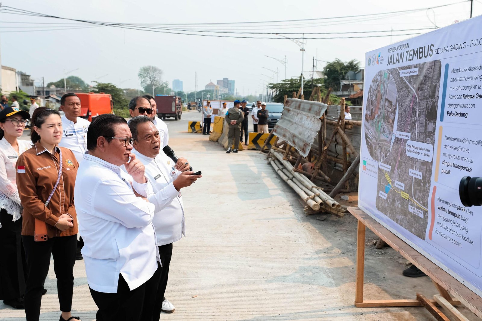 Gubernur Pramono Anung meninjau Jalan Tembus Kelapa Gading–Pulo Gadung sepanjang 1,8 km yang ditargetkan rampung pada 2027 untuk mengurangi kemacetan Jakarta.