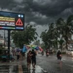 BMKG mengingatkan masyarakat untuk mewaspadai cuaca ekstrem saat pancaroba, mulai dari hujan lebat, petir, angin kencang, hingga potensi banjir dan tanah longsor.